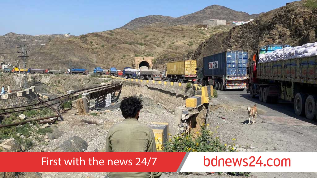 Border closed as Afghanistan claims 58 Pakistani soldiers killed in clashes