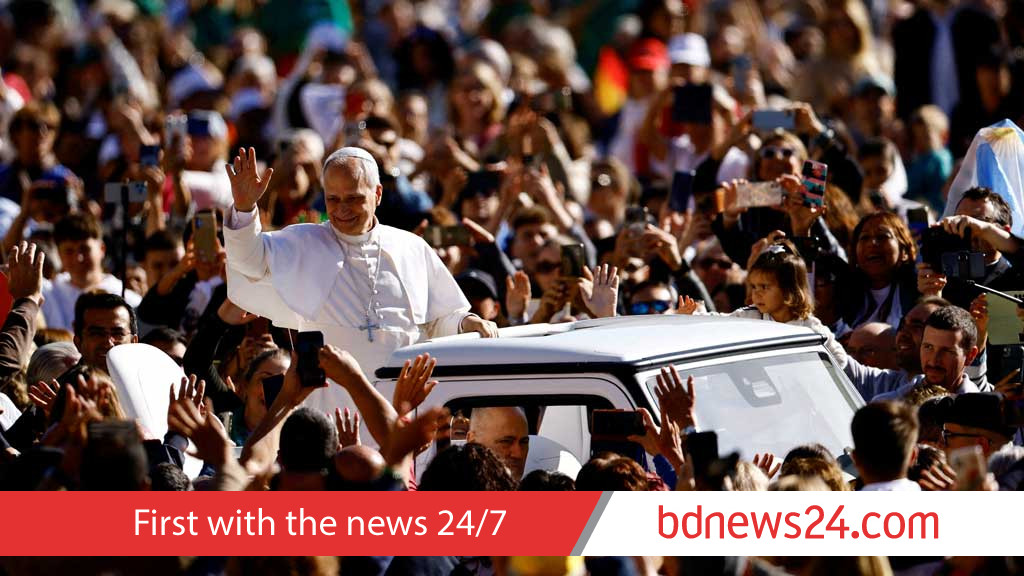 Pope's critique of Trump ends honeymoon with conservative Catholics