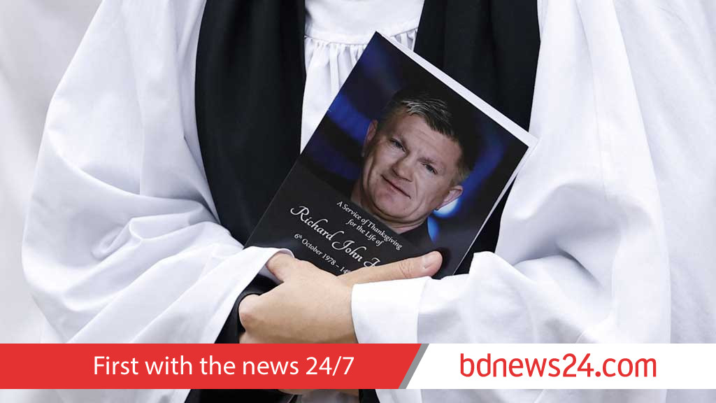Ricky Hatton's funeral draws thousands in Manchester tribute