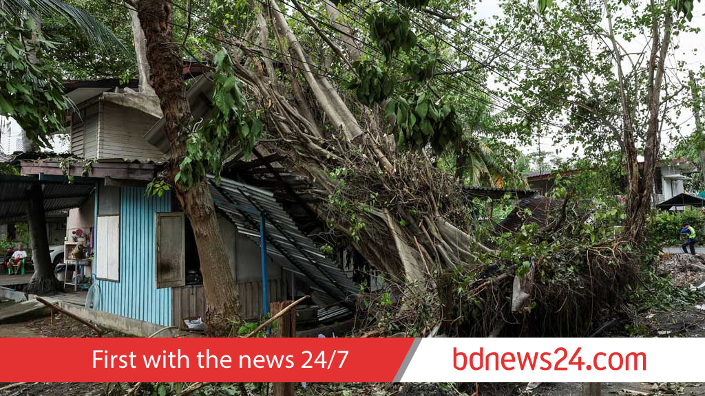 Thai PM orders urgent relief as floods hit 16 provinces, killing 12
