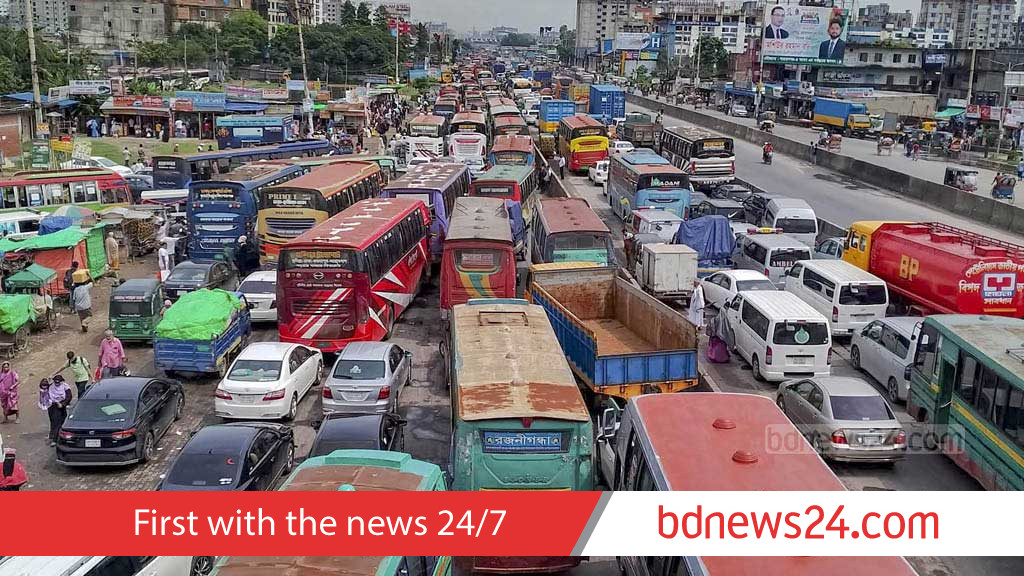 Highways clogged as Durga Puja holidaymakers stream out of Dhaka