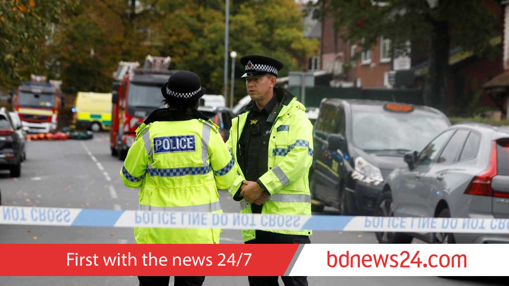 Four injured, apparent attacker shot by police near UK synagogue on Yom Kippur