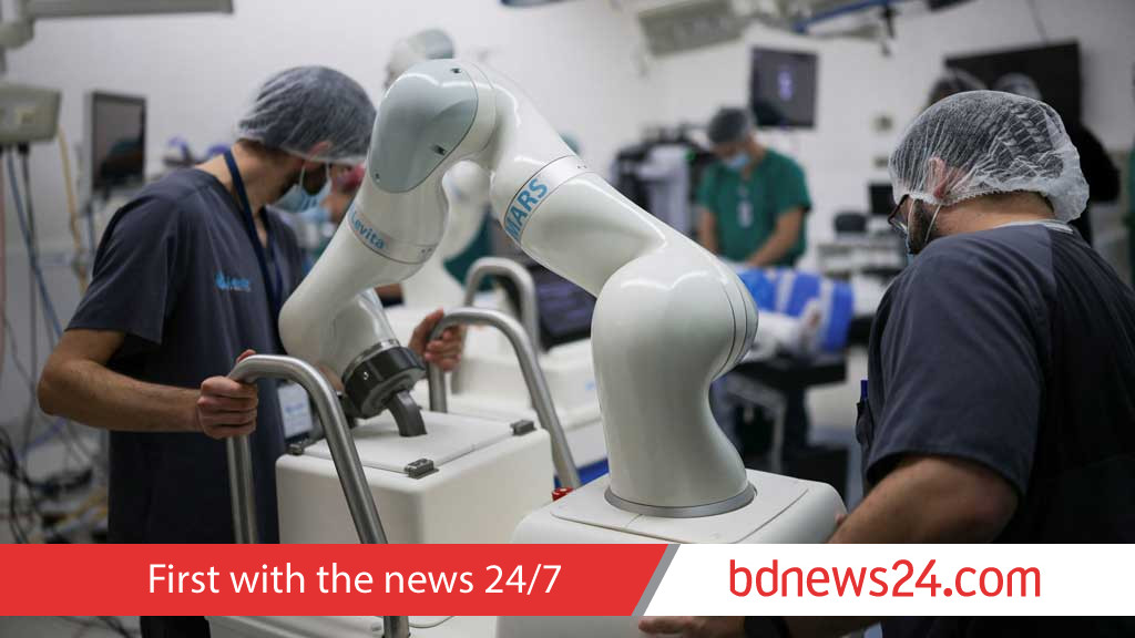 AI-guided cameras make solo surgery possible in step towards surgical automation