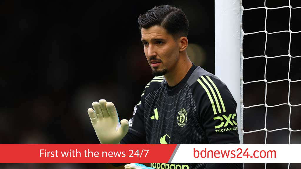 United goalkeeper Bayindir retains spot for Manchester derby