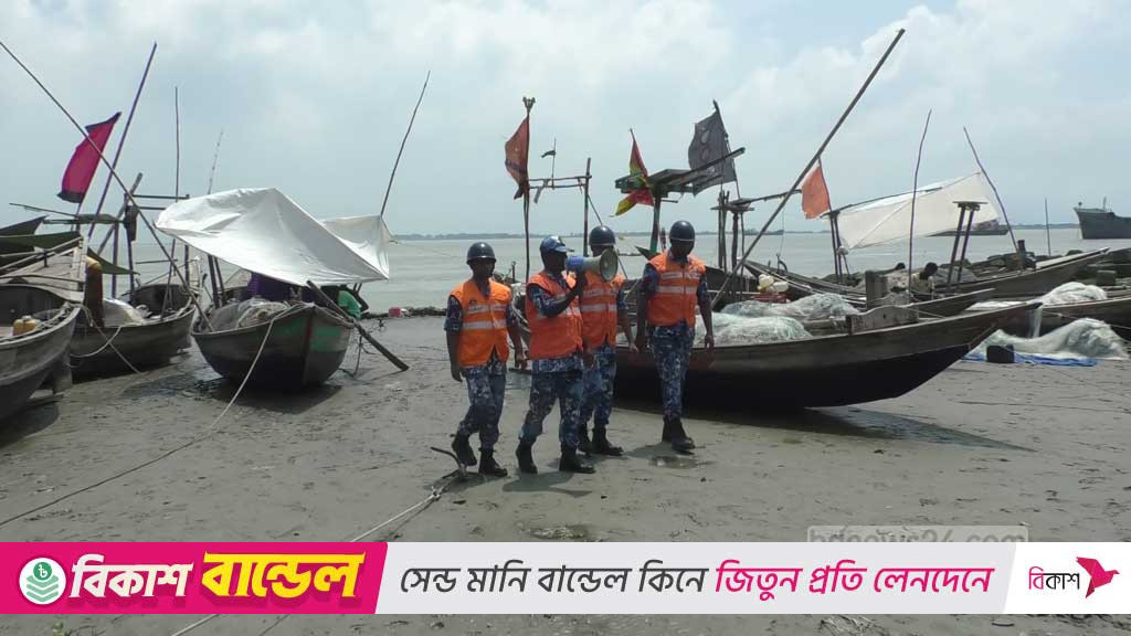 Well-marked low in Bay of Bengal, cautionary signals at 4 maritime ports