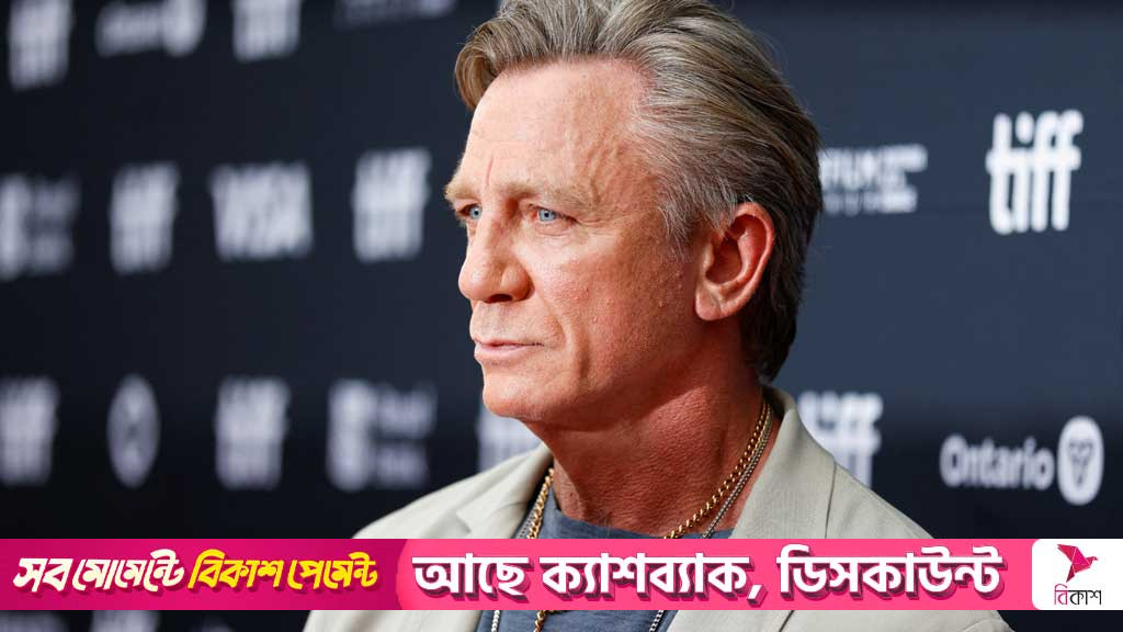 Daniel Craig returns as detective Benoit Blanc in 'Wake Up Dead Man: A Knives Out Mystery'