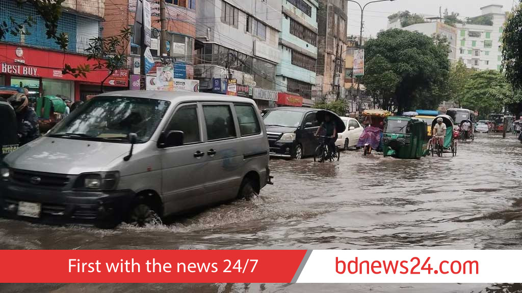 Waterlogging brings traffic to a standstill in Dhaka