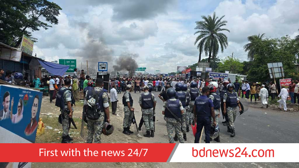 Seat redrawing: Protesters torch Bhanga Upazila council building, vandalise police vehicles