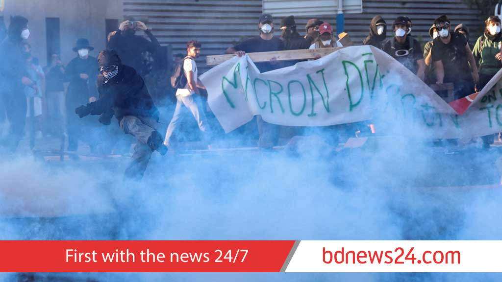 Protesters in France disrupt traffic in bid to 'Block Everything'