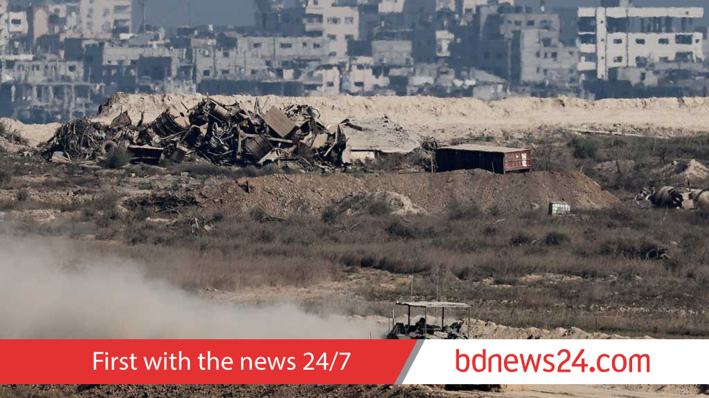 Tanks thrust deeper into Gaza, medics say many injured are trapped