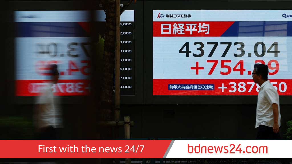 Asian shares, gold rise on US shutdown watch; crude falls