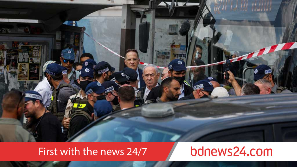 Palestinian gunmen kill six in Jerusalem bus stop shooting