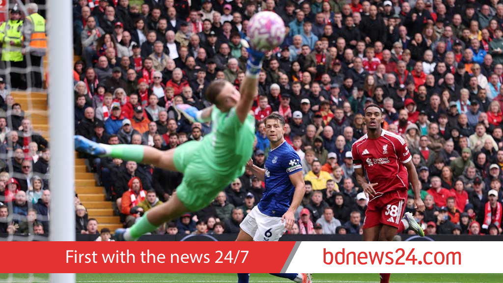 Liverpool show depth to stay perfect, Tottenham draw at Brighton, Man United beat Chelsea