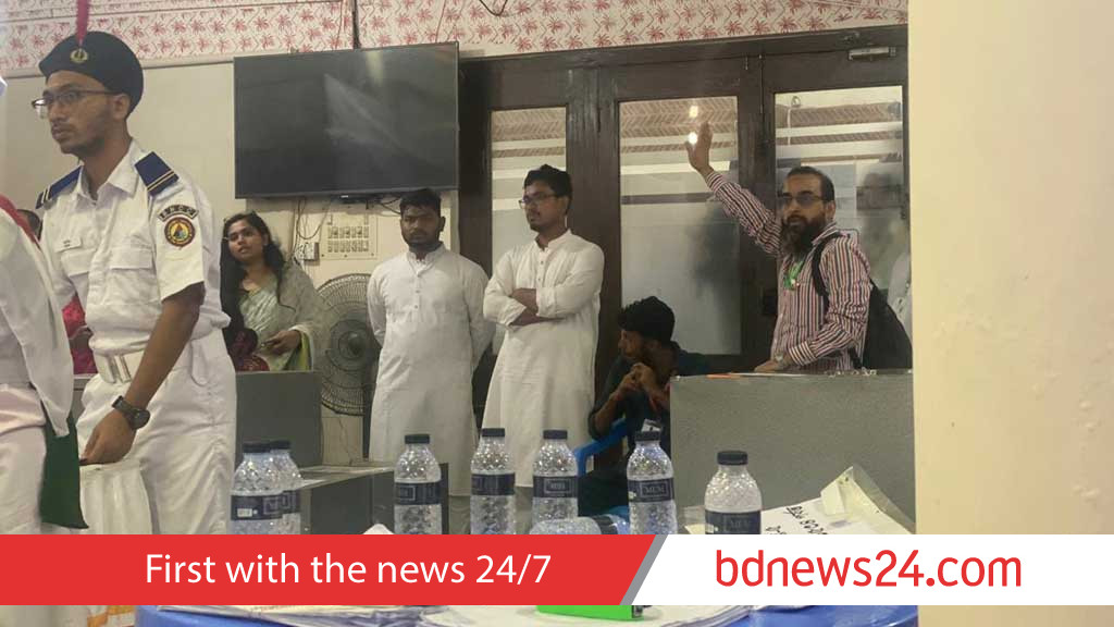 VP candidate Shadik Kayem enters DUCSU vote counting room, sparks backlash