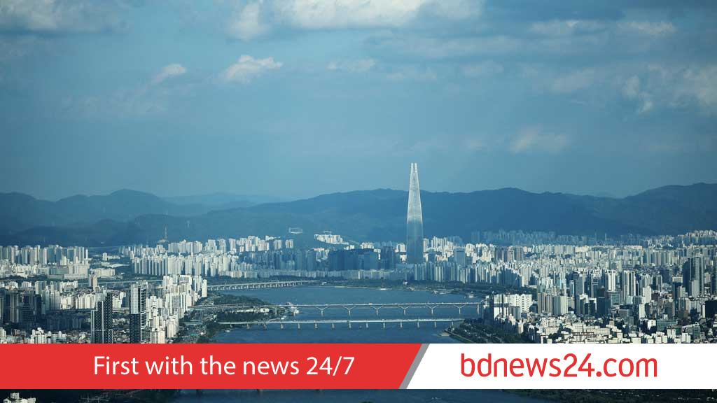 South Korea begins visa-free entry for Chinese tourist groups