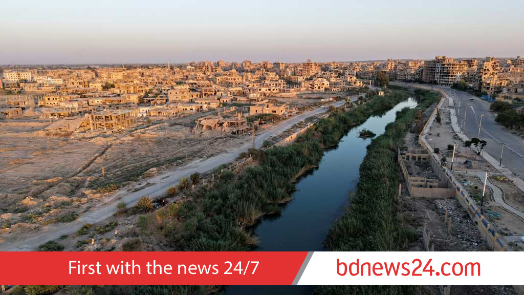 Syria risks rupturing as armed camps face off across the Euphrates