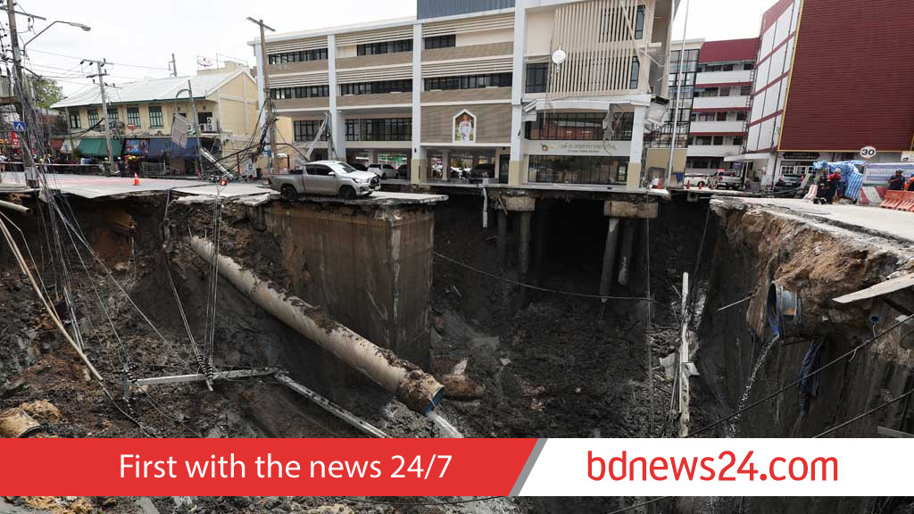 Thailand works to tackle massive sinkhole in capital
