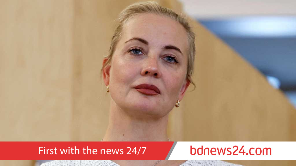 Yulia Navalnaya says foreign tests show her husband was poisoned