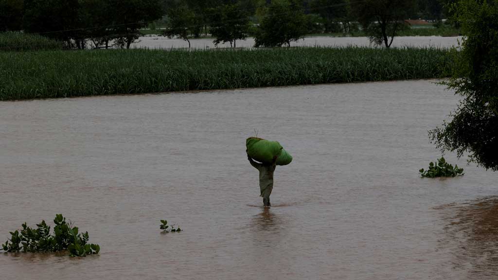 Punjab floods wash away thousands villages; threatens Pak economy
