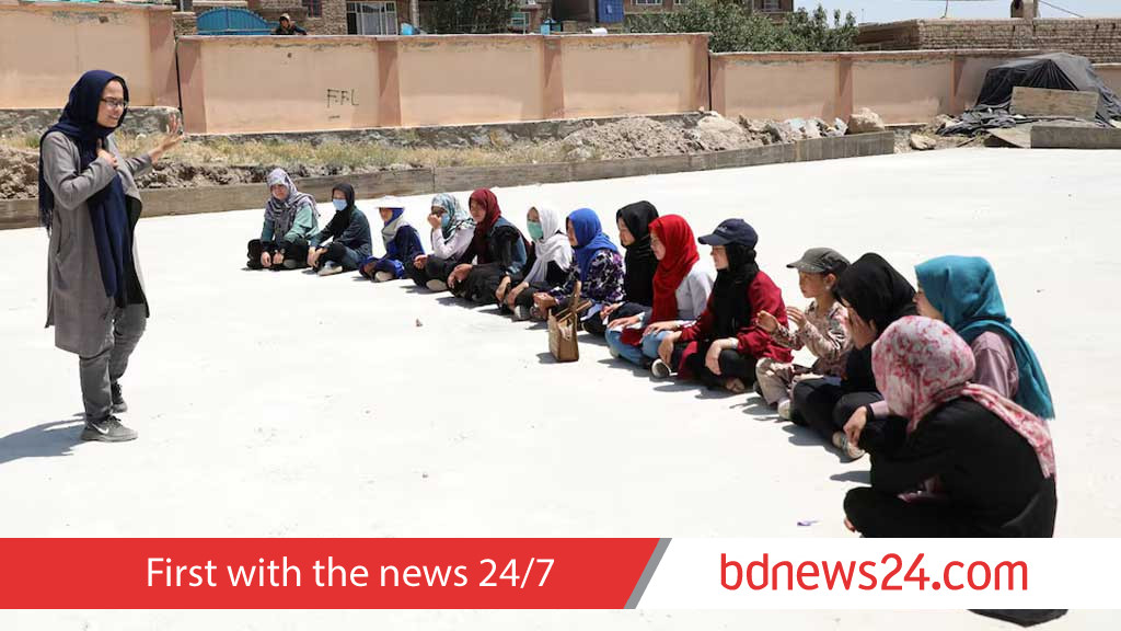 Afghanistan risks losing 25,000 female workers: UNICEF