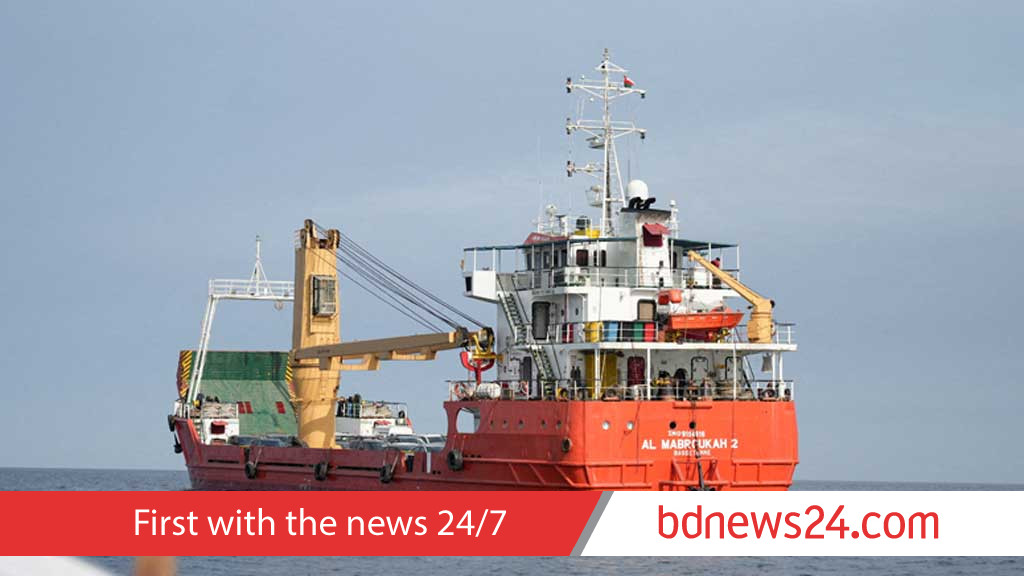 Shipping firms seek clarity before crossing Hormuz