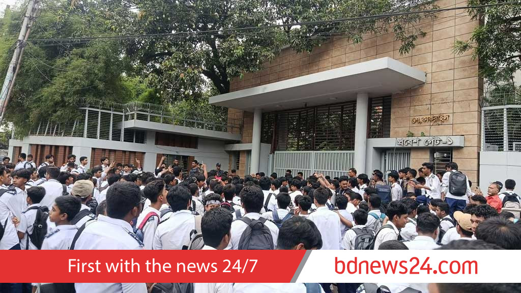 Students protest over teacher ‘humiliation’