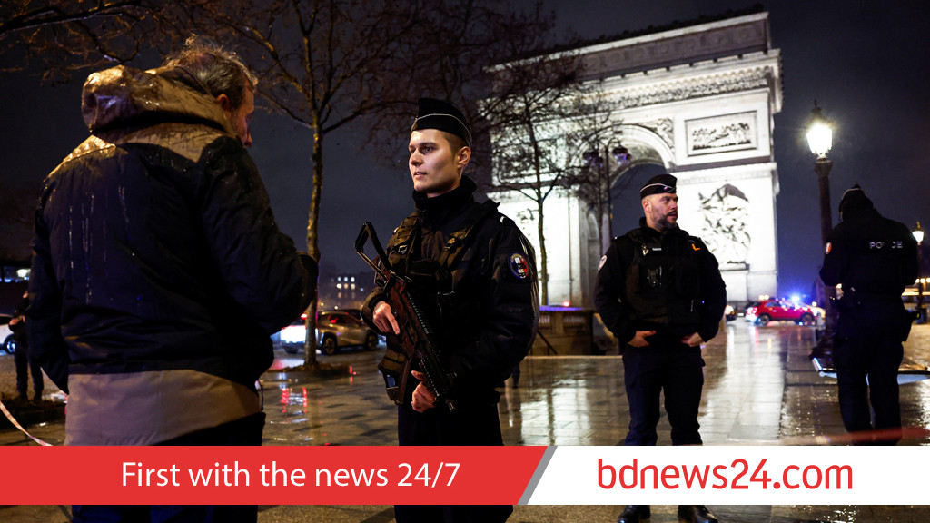 Paris police shoot knife attacker near Arc de Triomphe