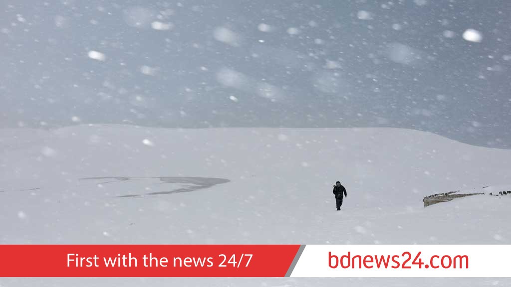 Soldiers, snow plows battle Japan’s winter fury