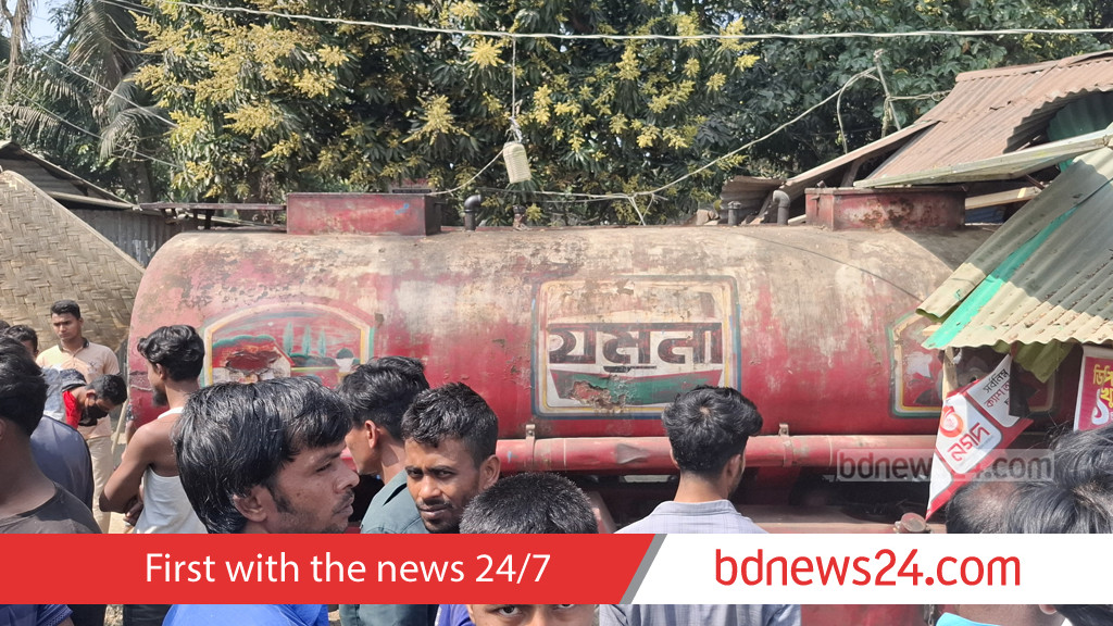 Trader dies as oil tanker crashes into Noakhali shop