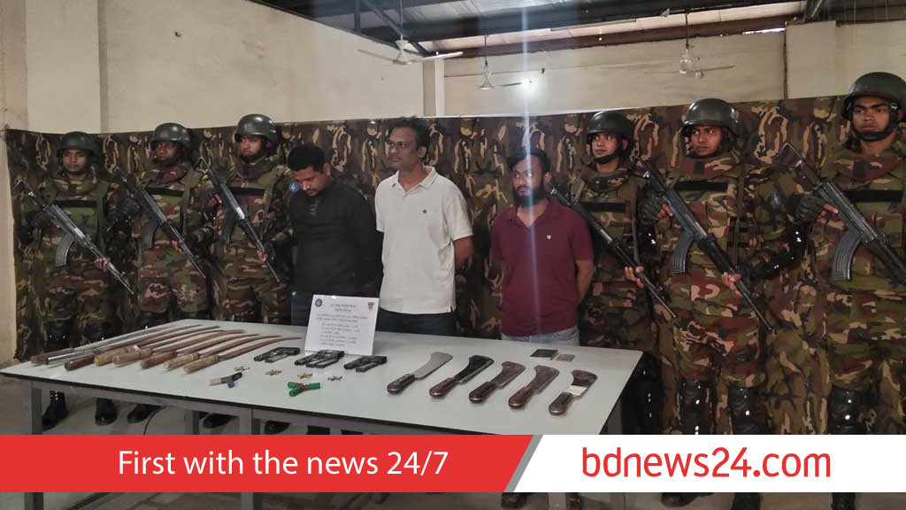 Army arrests three with foreign pistols in Savar raid