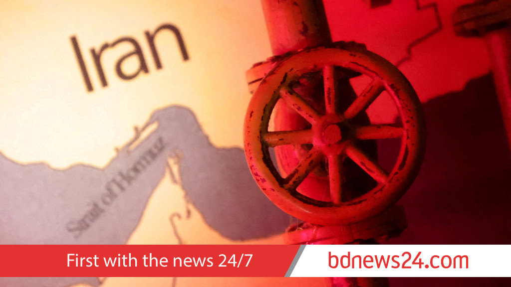 US advises vessels to avoid Iranian waters in Hormuz Strait