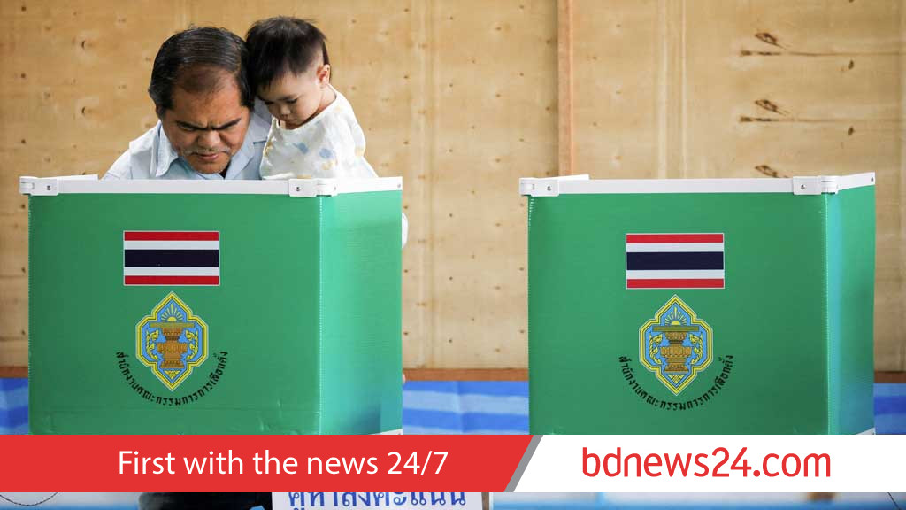 Thailand votes in 3-way race, risk of instability looms