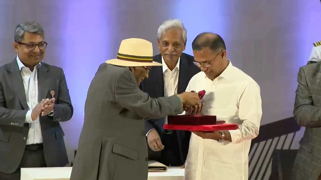 Babita, Sattar, Marina get Ekushey Padak