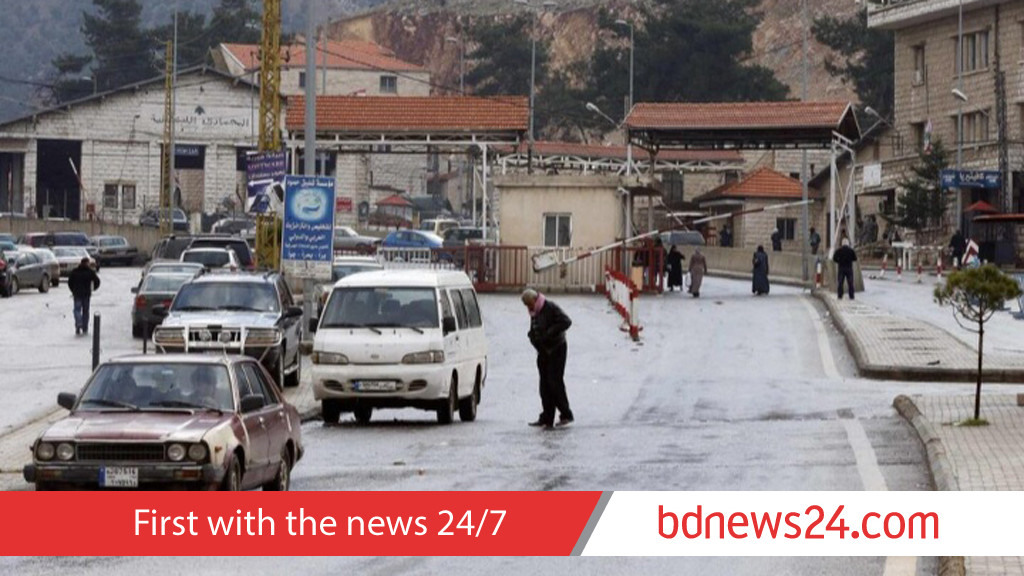 Israel strikes Syria-Lebanon border crossings