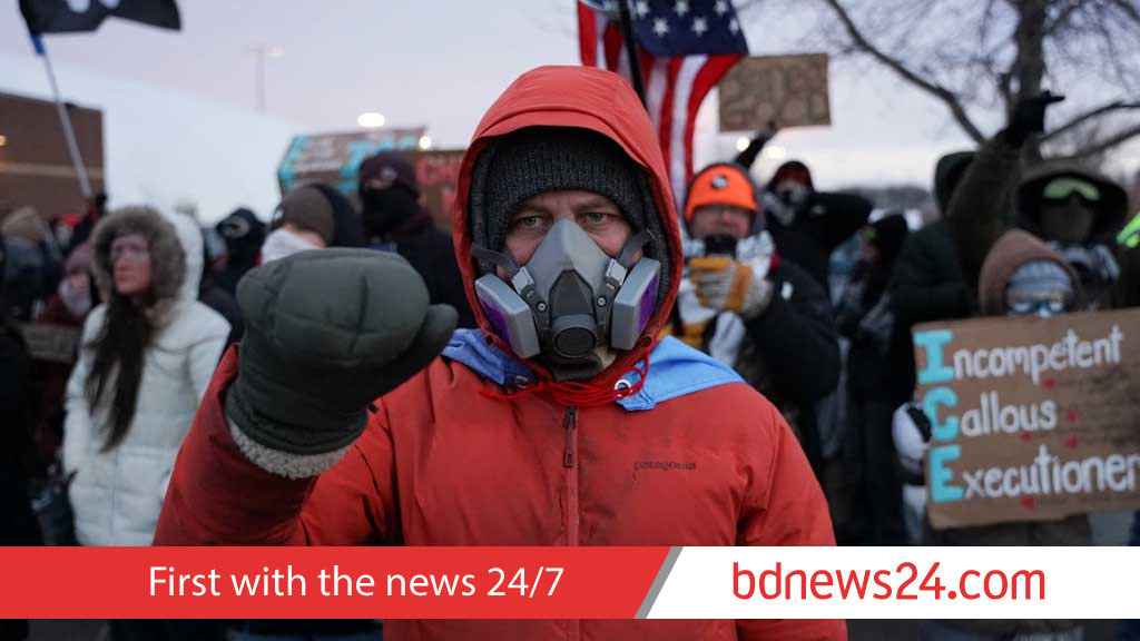 Minneapolis rally anti-ICE protesters chase off far-right activists