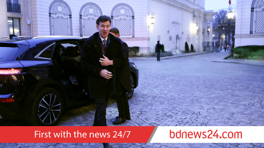 France urges EU to buy European defence parts