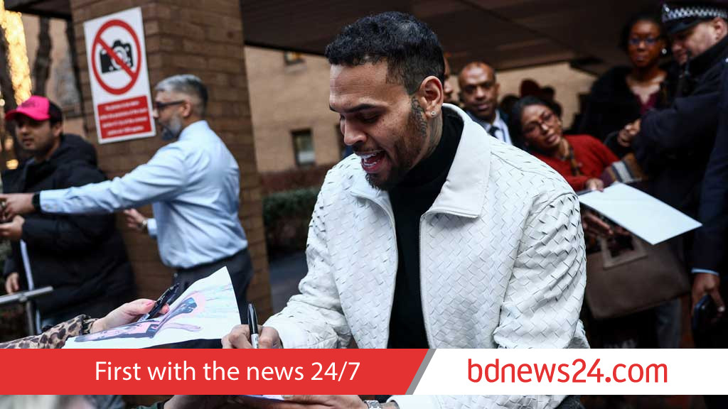 Chris Brown in UK court ahead of October assault trial