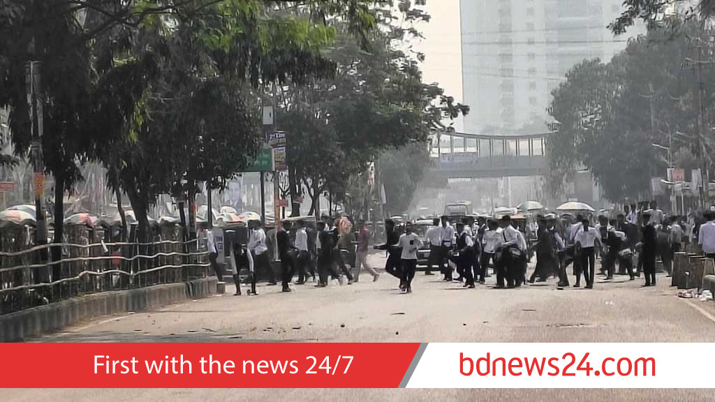 Ideal College, Dhaka College students clash again