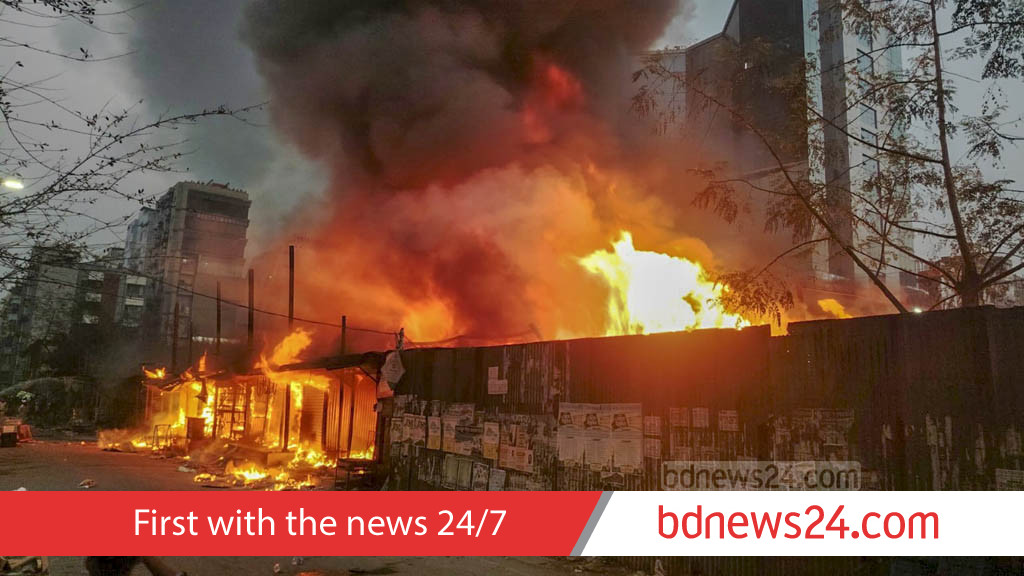 Fire breaks out at Uttara kitchen market