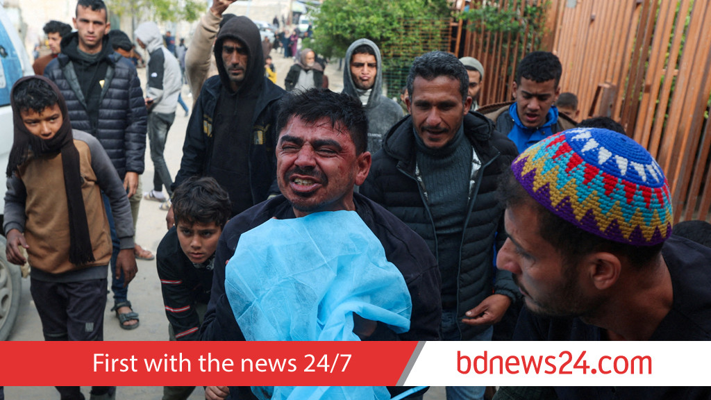 Israeli fire kills 11: Gaza medics