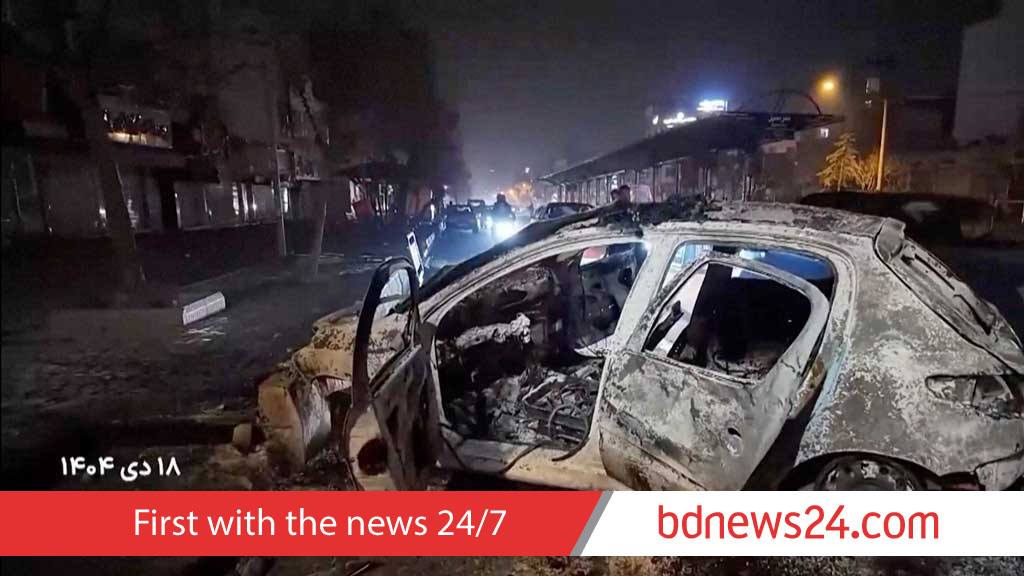 Iran warns neighbours it could strike US bases