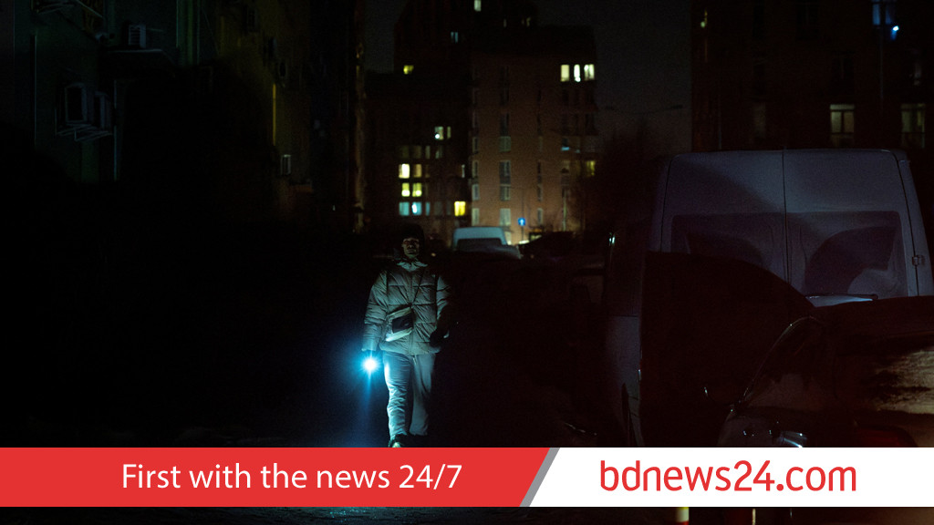 Russian strike leaves 1,330 Kyiv buildings without heat