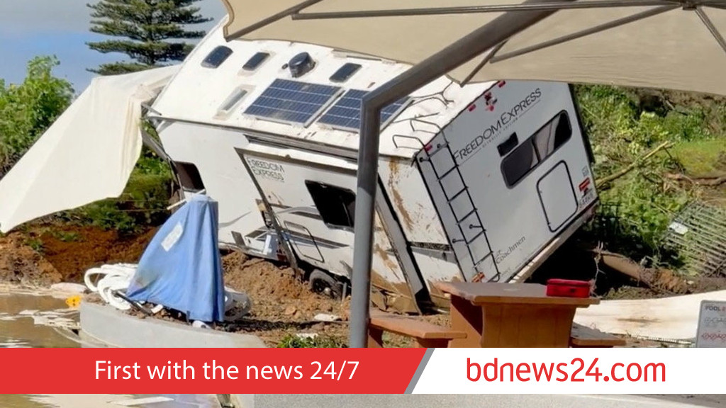 New Zealand landslide spurs survivor hunt