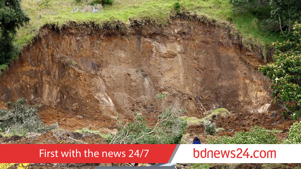 New Zealand landslide recovery halted on safety concerns