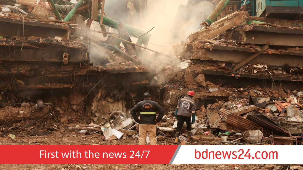 Karachi mall fire kills 19, dozens missing