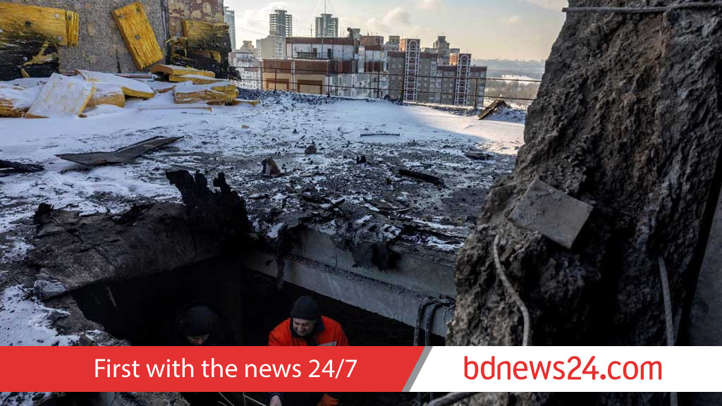 Winter bites Kyiv as Russia knocks out heat