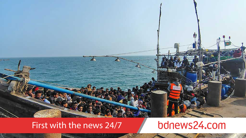 Navy detains 273 trying to reach Malaysia