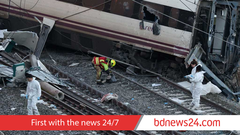Broken joint on track found at Spanish rail crash site