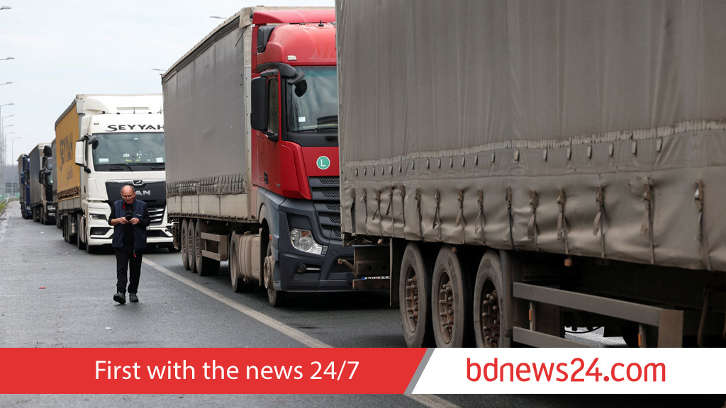 Some Balkan truckers end EU blockade as others continue