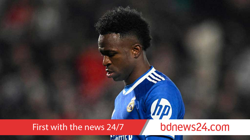 Mbappe calls on fans to back Vinicius